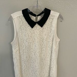 Daniel Rainn size M white lace/black collar blouse